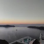 Апартаменты Cave Traditional House On The Cliff With Shared Pool & Buffet Breakfast