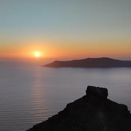 Cave Traditional House On The Cliff With Shared Pool & Buffet Breakfast