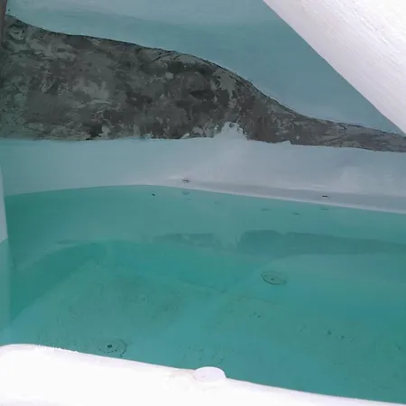 Cave Traditional House On The Cliff With Shared Pool & Buffet Breakfast