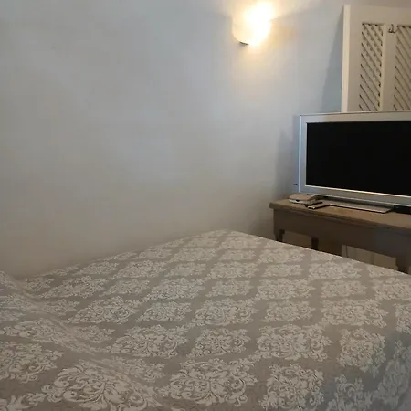 Cave Traditional House אימרוביגלי
