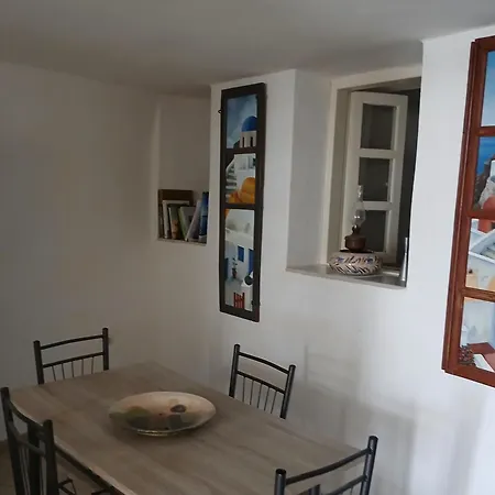 Cave Traditional House דירה *