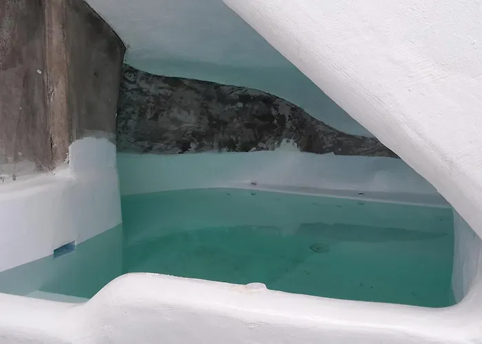 Cave Traditional House On The Cliff With Shared Pool & Buffet Breakfast Apartman