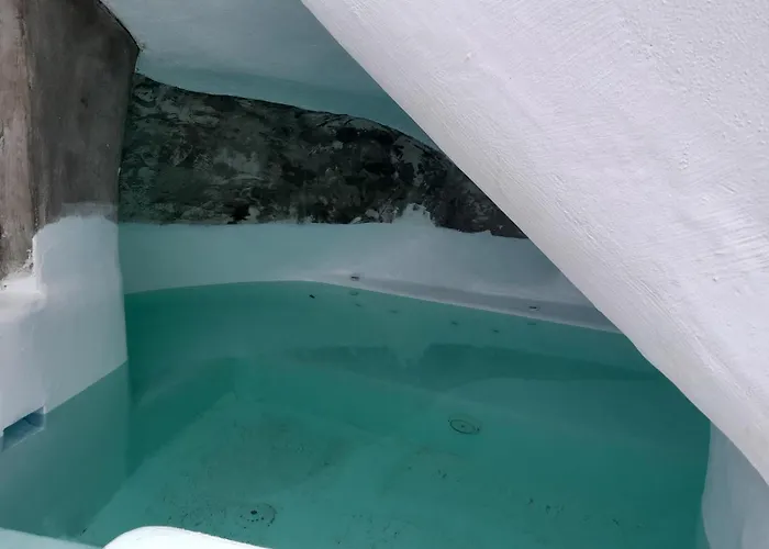 Cave Traditional House On The Cliff With Shared Pool & Buffet Breakfast