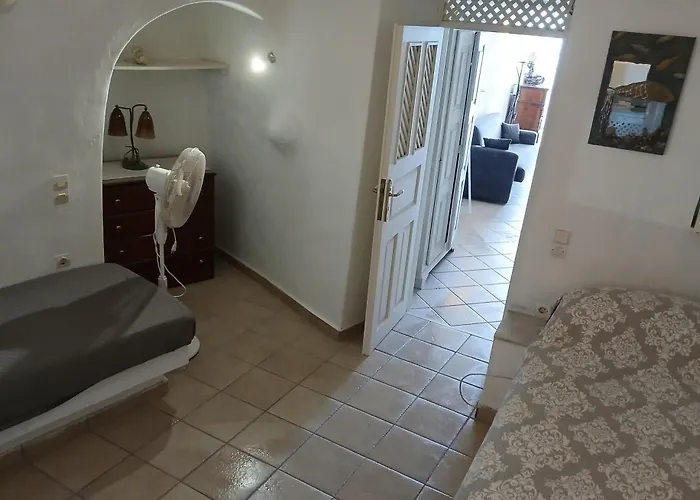 Cave Traditional House On The Cliff With Shared Pool & Buffet Breakfast Imerovígli