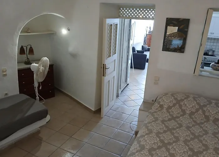 Apartman Cave Traditional House On The Cliff With Shared Pool & Buffet Breakfast