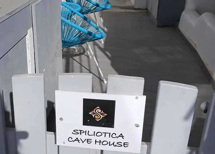 Cave Traditional House On The Cliff With Shared Pool & Buffet Breakfast