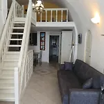 Cave Traditional House On The Cliff With Shared Pool & Buffet Breakfast