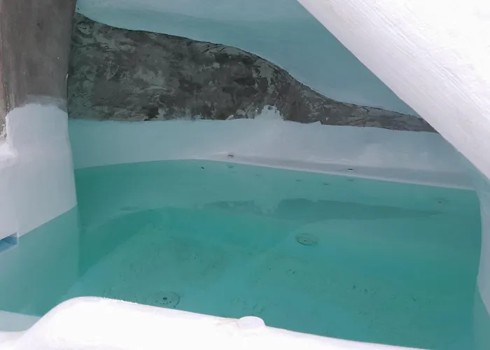 Cave Traditional House On The Cliff With Shared Pool & Buffet Breakfast