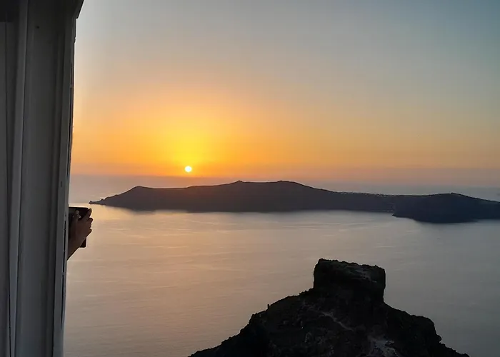 Cave Traditional House On The Cliff With Shared Pool & Buffet Breakfast Apartment *