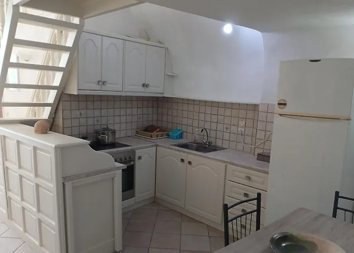 Cave Traditional House On The Cliff With Shared Pool & Buffet Breakfast Apartment *