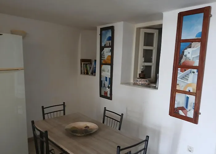 Cave Traditional House On The Cliff With Shared Pool & Buffet Breakfast Apartment *