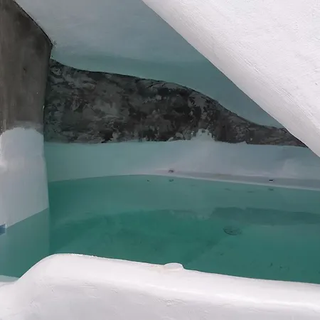 Cave Traditional House On The Cliff With Shared Pool & Buffet Breakfast Appartement