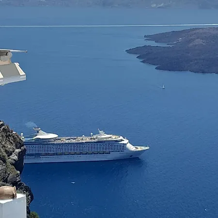 Cave Traditional House On The Cliff With Shared Pool & Buffet Breakfast *